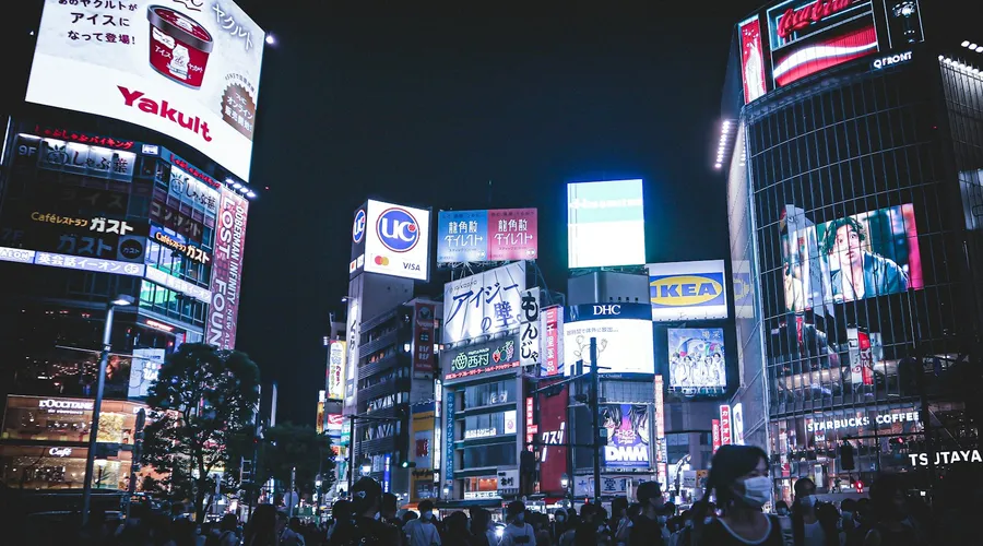 The Bandwagon Effect: Why Companies Copy Each Other