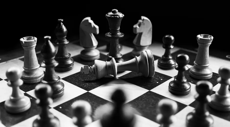 The Competitive Mind: How Psychology Shapes Market Rivalry